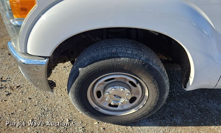 image for item EQ3858 2016 Ford F350 Super Duty XL pickup truck