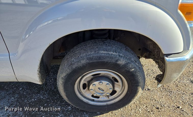 image for item EQ3858 2016 Ford F350 Super Duty XL pickup truck