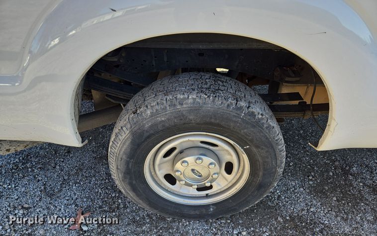 image for item EQ3858 2016 Ford F350 Super Duty XL pickup truck