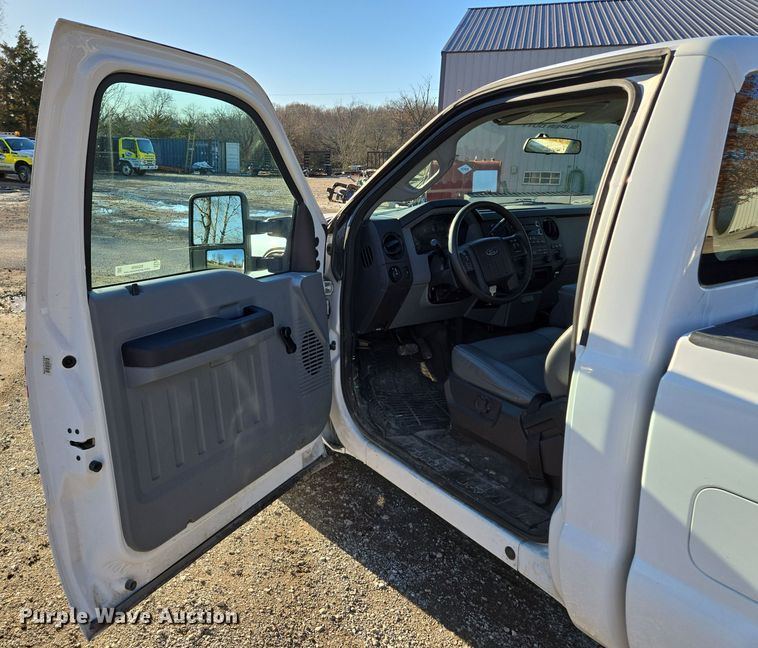 image for item EQ3859 2015 Ford F350 Super Duty XL pickup truck