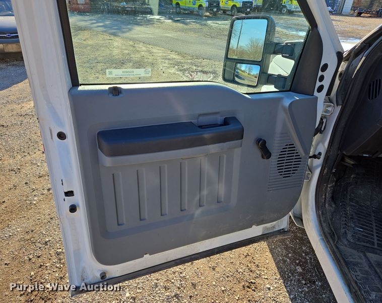 image for item EQ3859 2015 Ford F350 Super Duty XL pickup truck