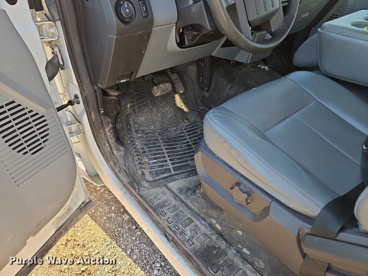 image for item EQ3859 2015 Ford F350 Super Duty XL pickup truck