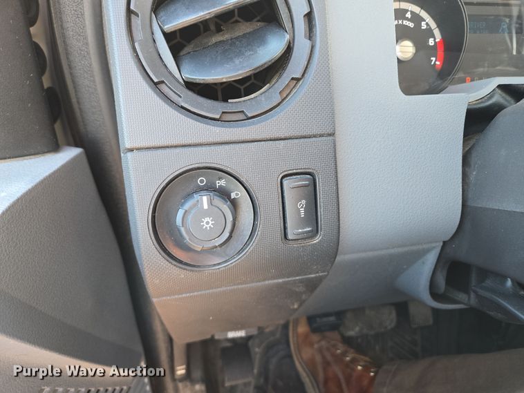 image for item EQ3859 2015 Ford F350 Super Duty XL pickup truck