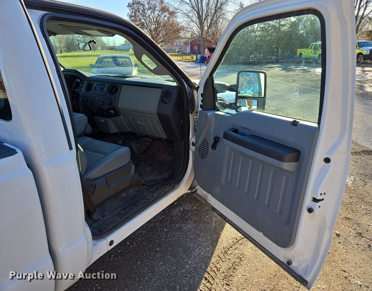 image for item EQ3859 2015 Ford F350 Super Duty XL pickup truck