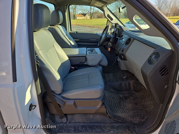 image for item EQ3859 2015 Ford F350 Super Duty XL pickup truck