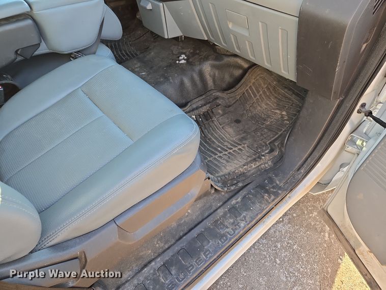 image for item EQ3859 2015 Ford F350 Super Duty XL pickup truck