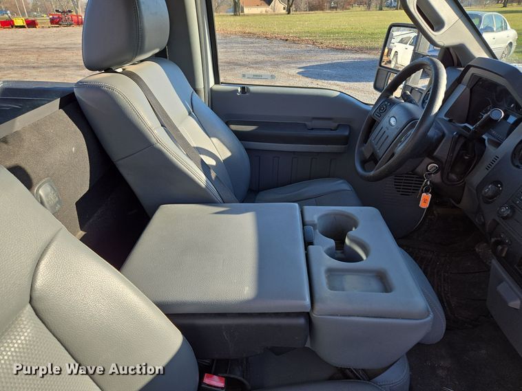 image for item EQ3859 2015 Ford F350 Super Duty XL pickup truck