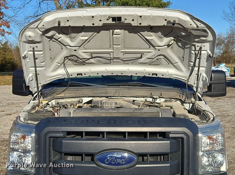 image for item EQ3859 2015 Ford F350 Super Duty XL pickup truck
