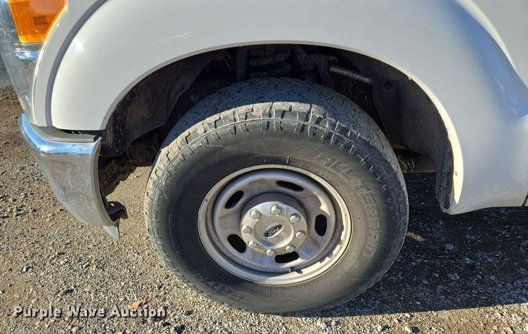 image for item EQ3859 2015 Ford F350 Super Duty XL pickup truck