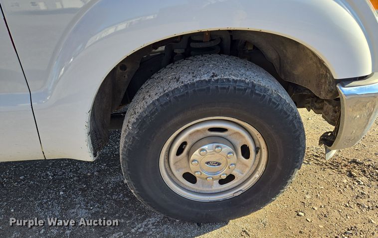 image for item EQ3859 2015 Ford F350 Super Duty XL pickup truck