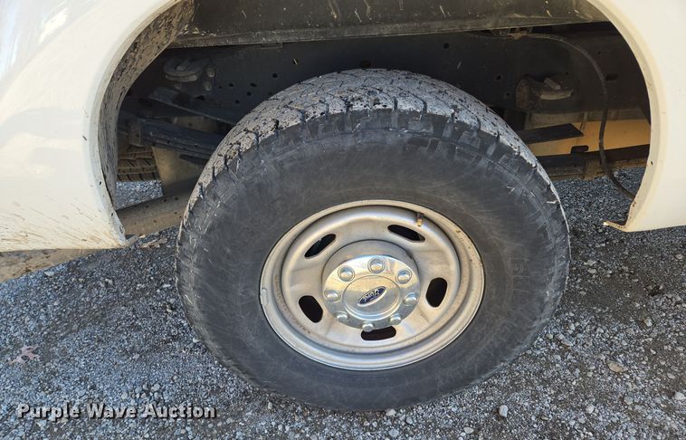 image for item EQ3859 2015 Ford F350 Super Duty XL pickup truck