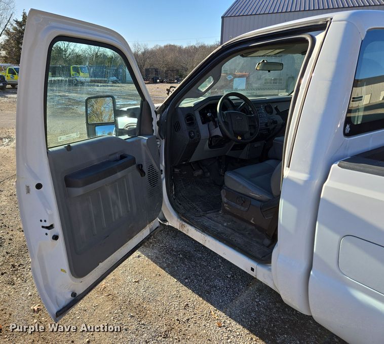 image for item EQ3860 2014 Ford F350 Super Duty XL pickup truck