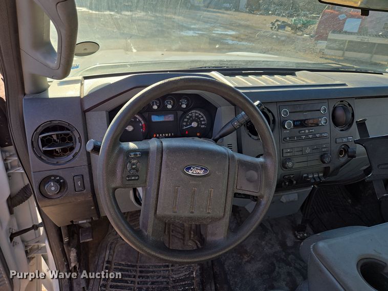 image for item EQ3860 2014 Ford F350 Super Duty XL pickup truck