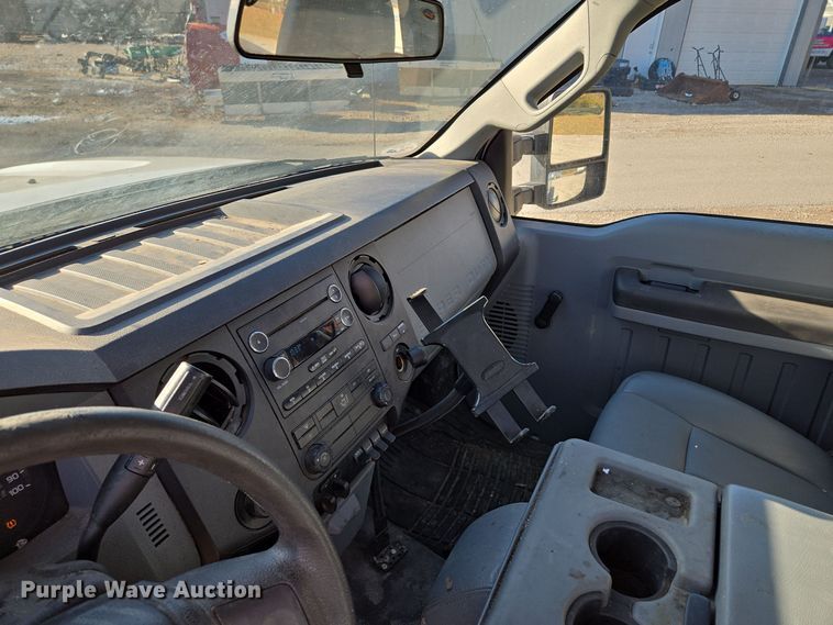 image for item EQ3860 2014 Ford F350 Super Duty XL pickup truck