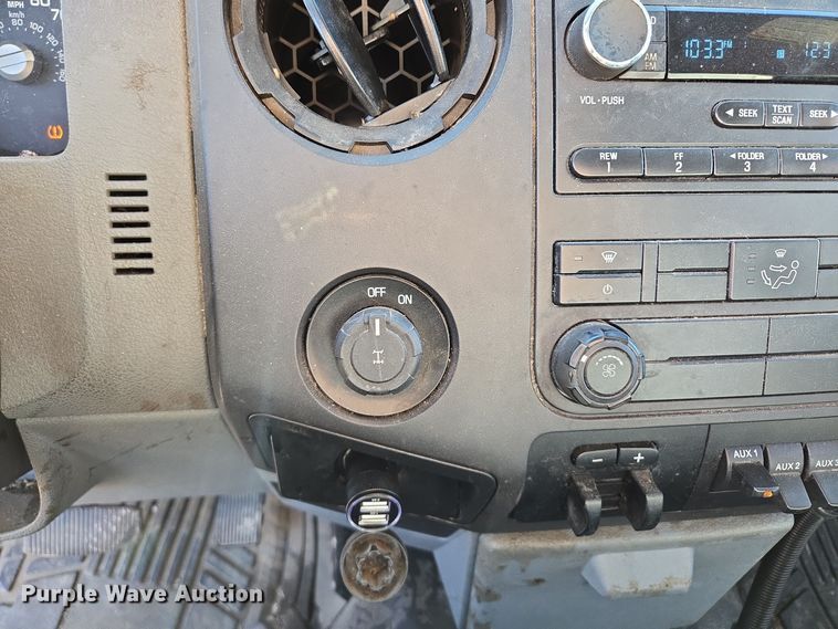 image for item EQ3860 2014 Ford F350 Super Duty XL pickup truck