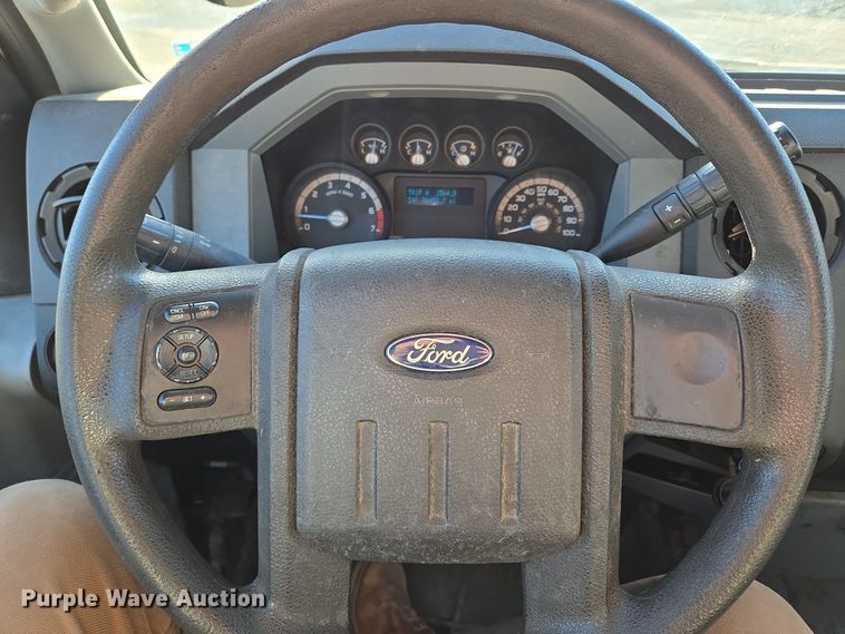 image for item EQ3860 2014 Ford F350 Super Duty XL pickup truck