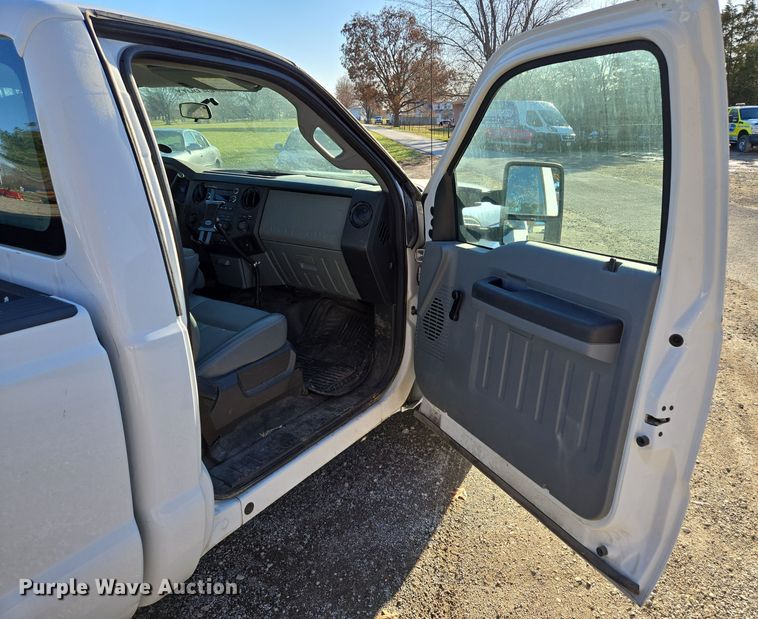 image for item EQ3860 2014 Ford F350 Super Duty XL pickup truck