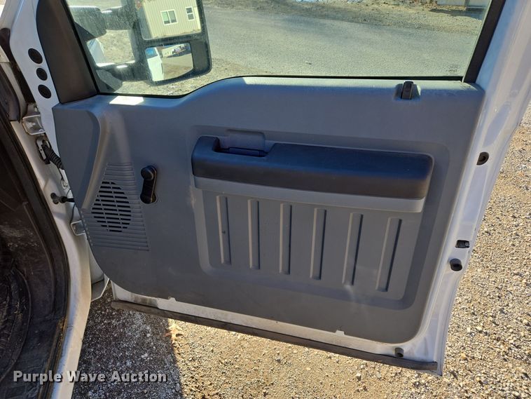 image for item EQ3860 2014 Ford F350 Super Duty XL pickup truck