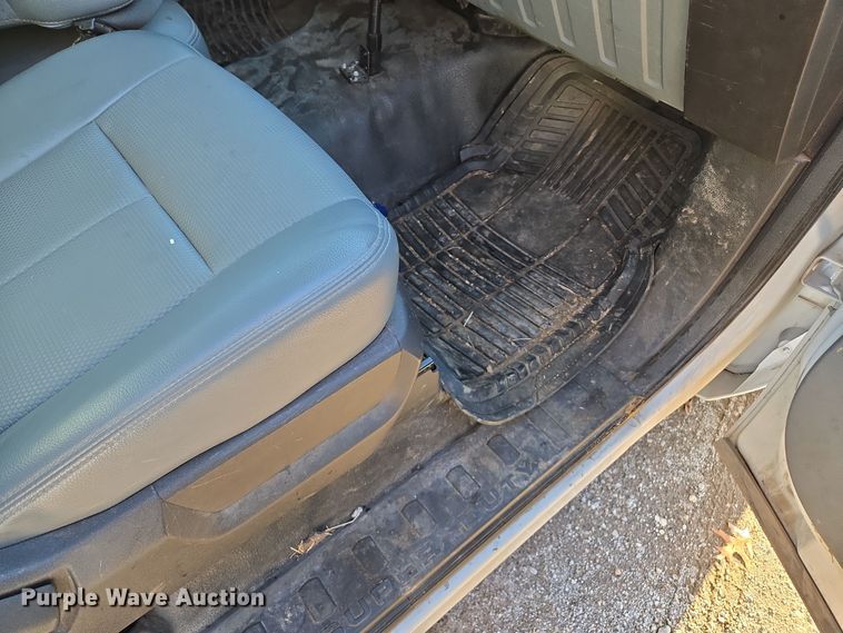 image for item EQ3860 2014 Ford F350 Super Duty XL pickup truck