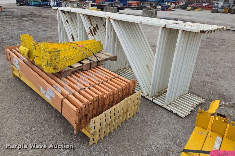 image for item EQ3867 T-bolt pallet racking 