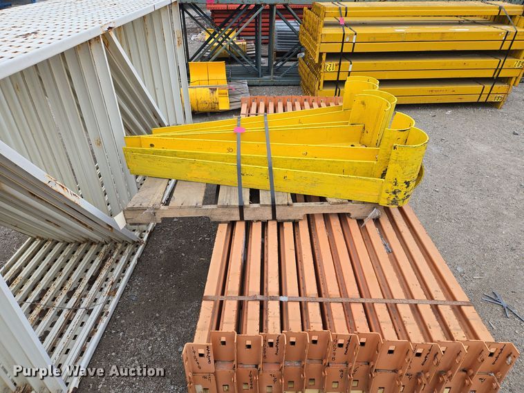 image for item EQ3867 T-bolt pallet racking 