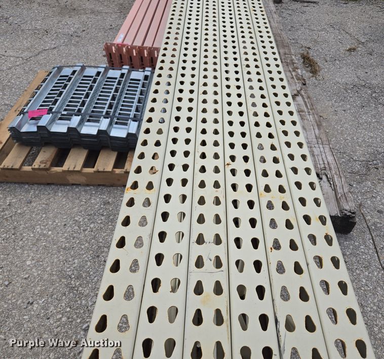 image for item EQ3875 Teardrop pallet racking