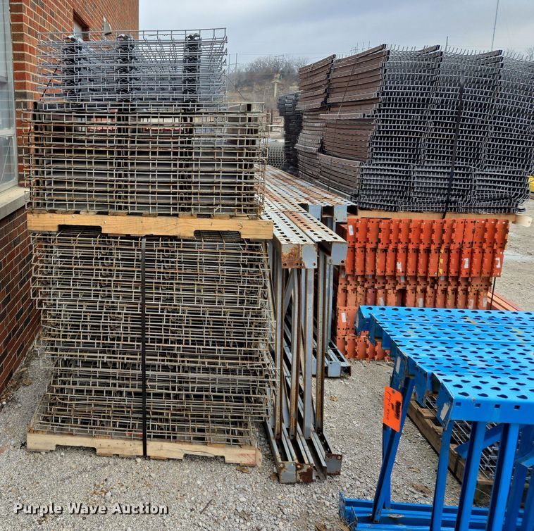 image for item EQ3877 Teardrop pallet racking