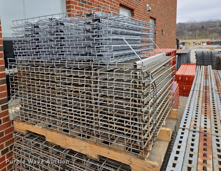 image for item EQ3877 Teardrop pallet racking