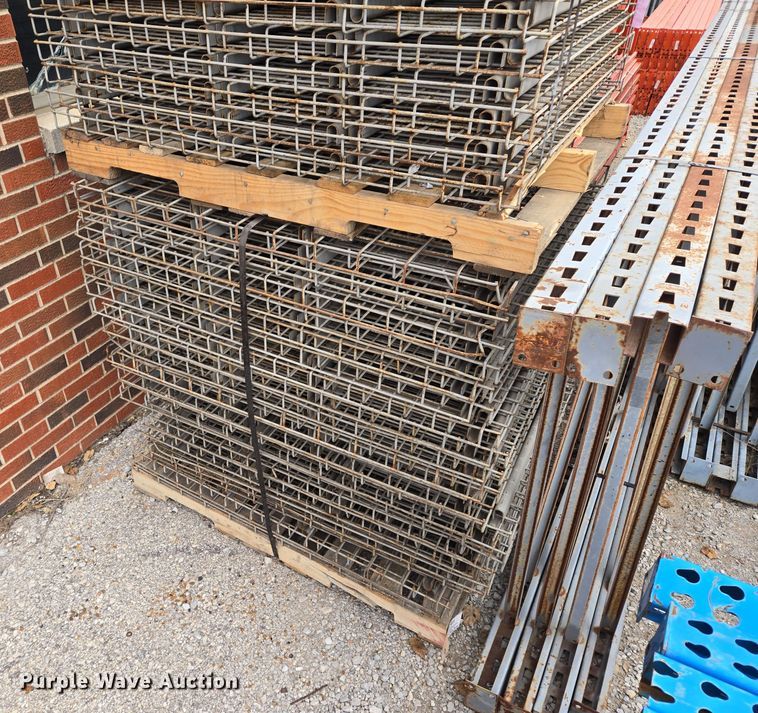 image for item EQ3877 Teardrop pallet racking