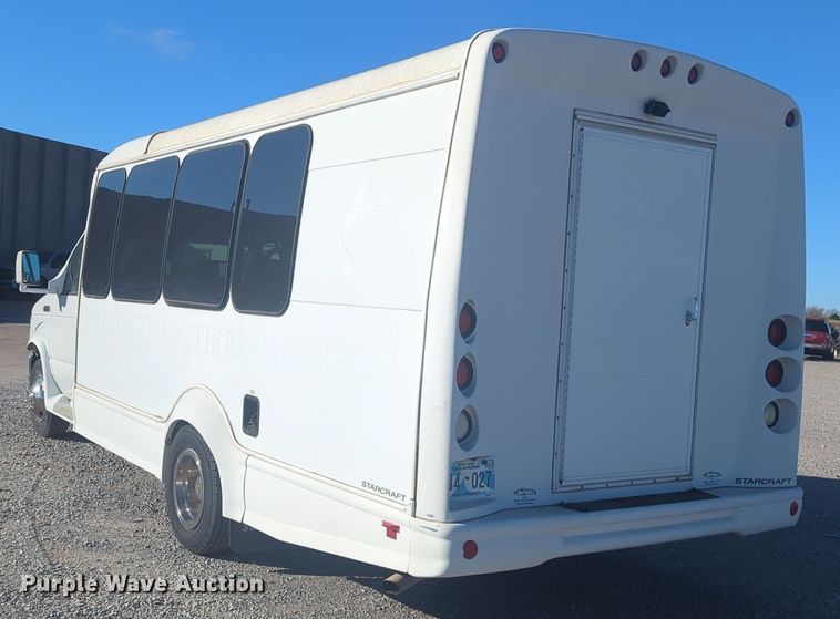 image for item ER1012 2008 Ford F350 Super Duty  shuttle bus