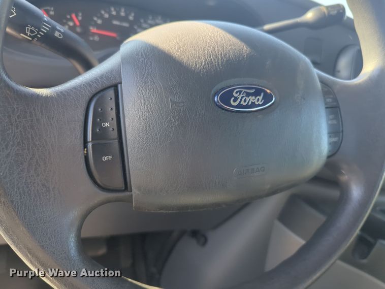 image for item ER1012 2008 Ford F350 Super Duty  shuttle bus