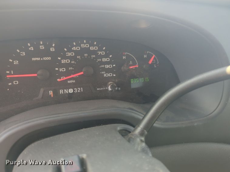 image for item ER1012 2008 Ford F350 Super Duty  shuttle bus