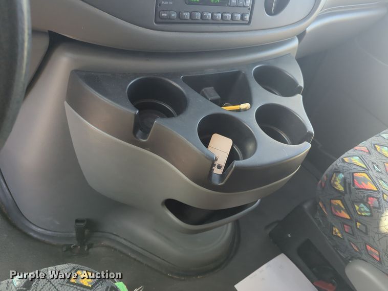 image for item ER1012 2008 Ford F350 Super Duty  shuttle bus