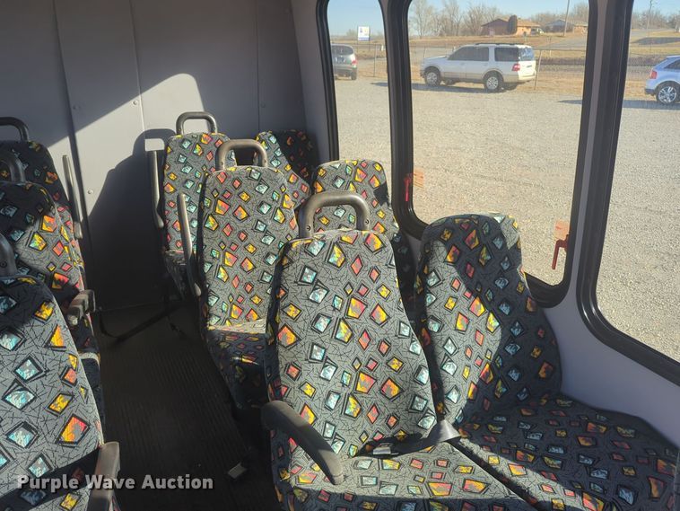 image for item ER1012 2008 Ford F350 Super Duty  shuttle bus