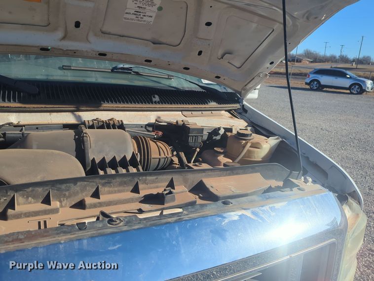 image for item ER1012 2008 Ford F350 Super Duty  shuttle bus