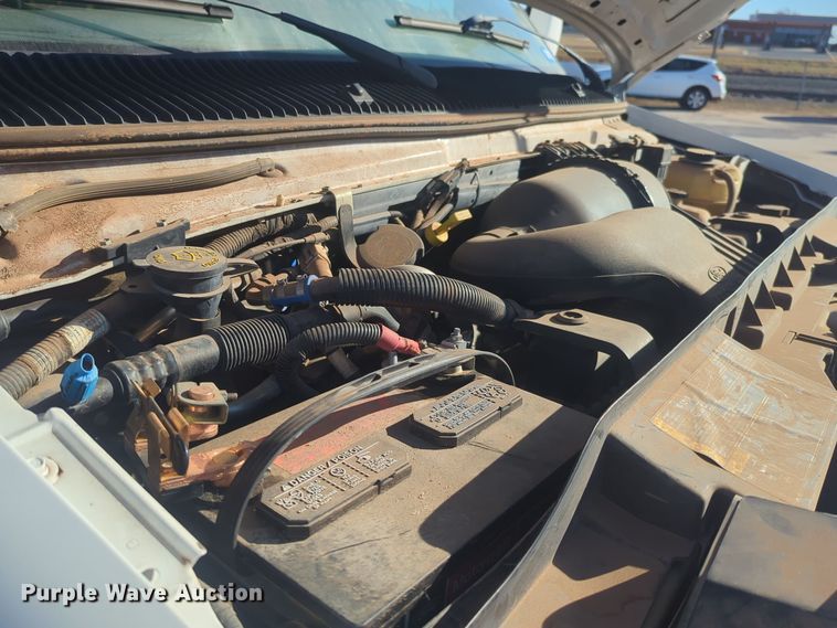 image for item ER1012 2008 Ford F350 Super Duty  shuttle bus