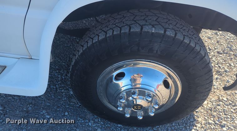 image for item ER1012 2008 Ford F350 Super Duty  shuttle bus