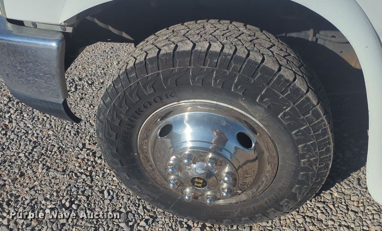 image for item ER1012 2008 Ford F350 Super Duty  shuttle bus