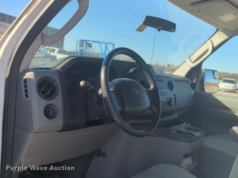 image for item ER1013 2010 Ford E350 Super Duty van