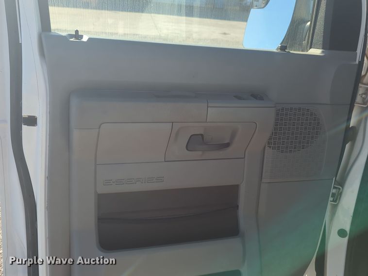 image for item ER1013 2010 Ford E350 Super Duty van