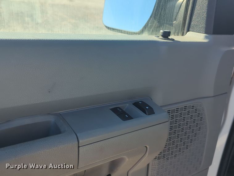 image for item ER1013 2010 Ford E350 Super Duty van
