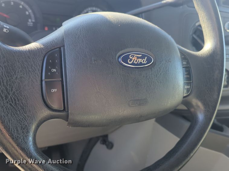 image for item ER1013 2010 Ford E350 Super Duty van