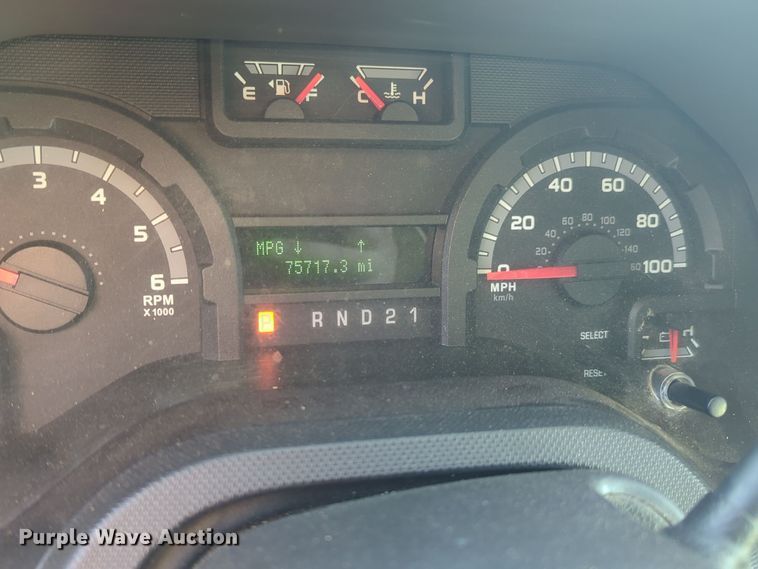 image for item ER1013 2010 Ford E350 Super Duty van