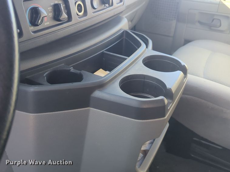 image for item ER1013 2010 Ford E350 Super Duty van