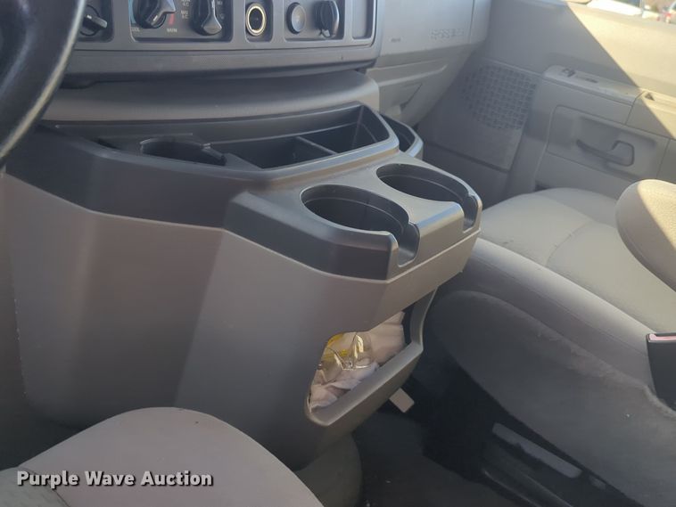 image for item ER1013 2010 Ford E350 Super Duty van