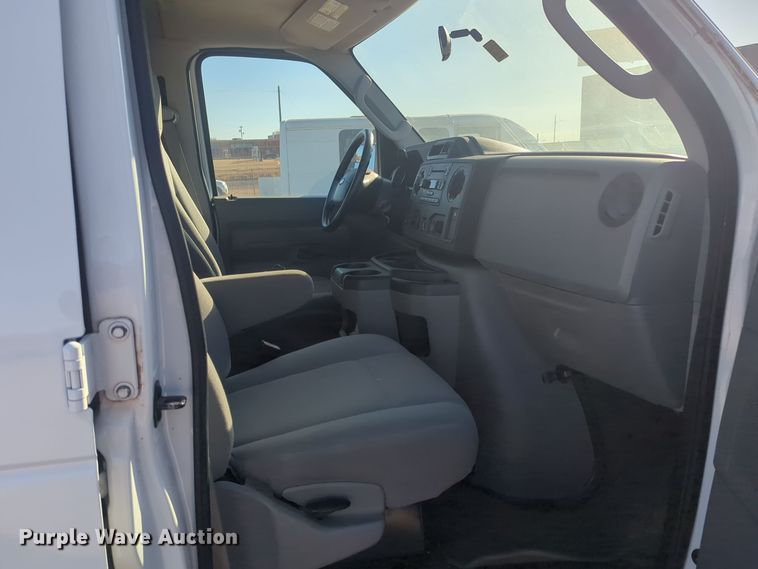 image for item ER1013 2010 Ford E350 Super Duty van