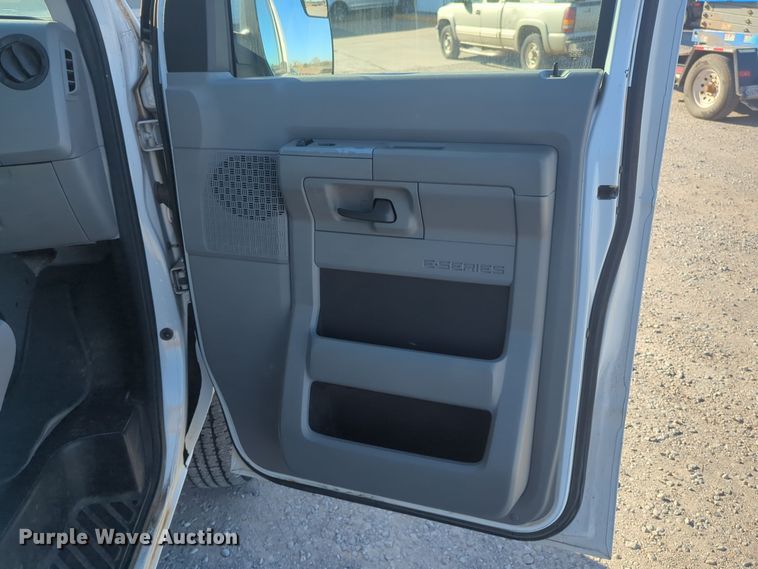 image for item ER1013 2010 Ford E350 Super Duty van