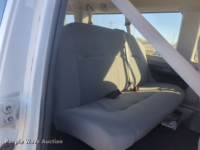 image for item ER1013 2010 Ford E350 Super Duty van