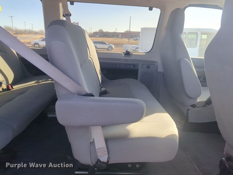 image for item ER1013 2010 Ford E350 Super Duty van