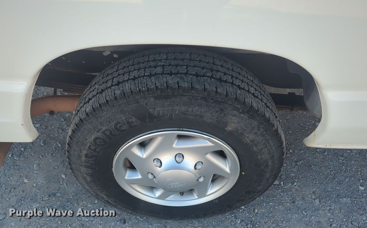 image for item ER1013 2010 Ford E350 Super Duty van